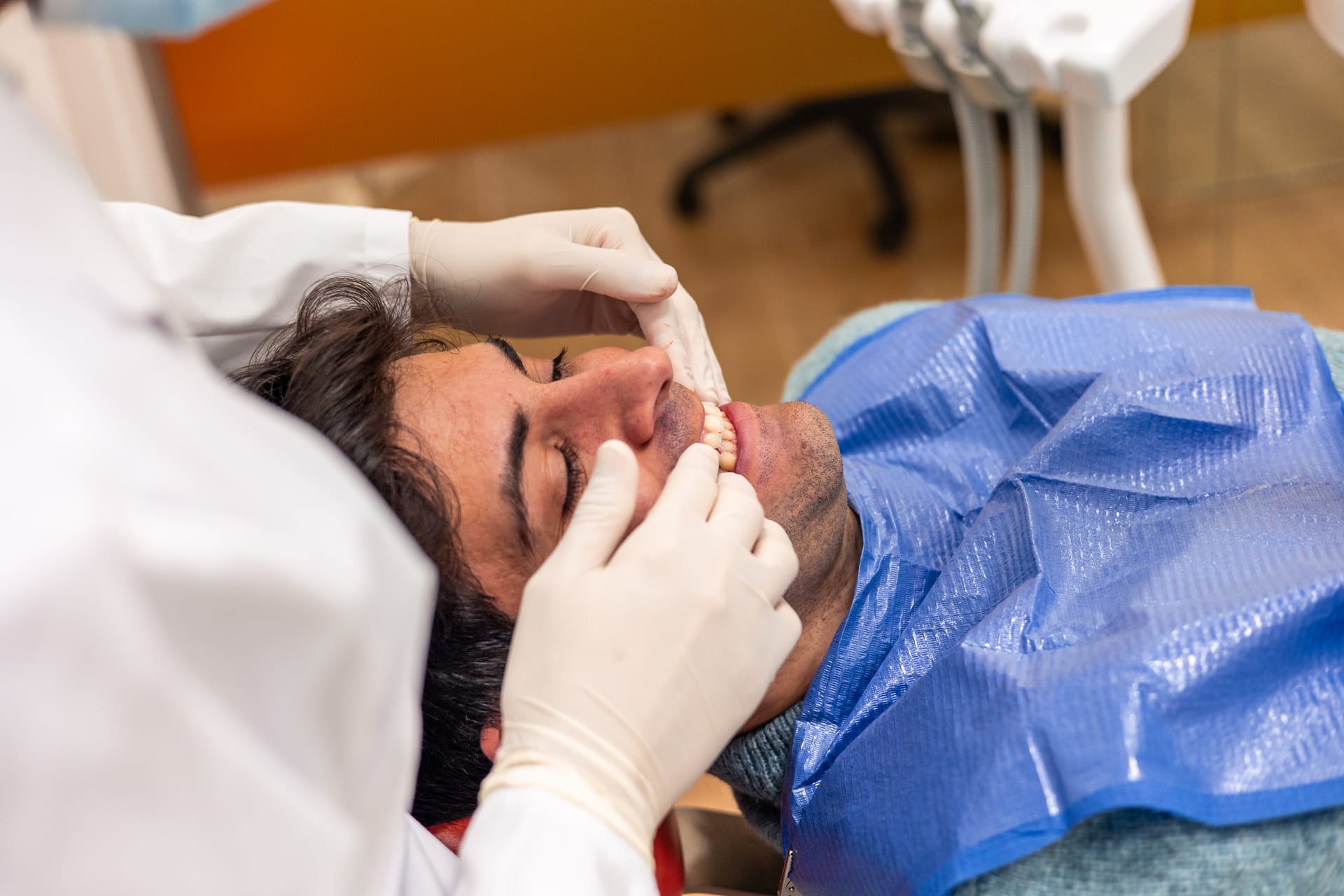 What is considered to be a dental emergency